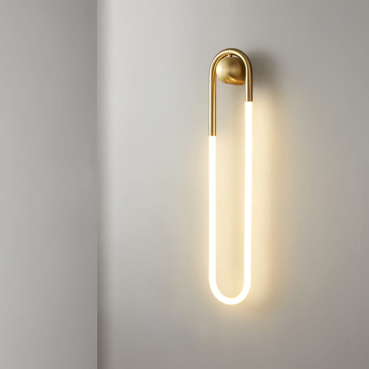 Minimalist Metal Wall Sconce for Living Room and Bedroom