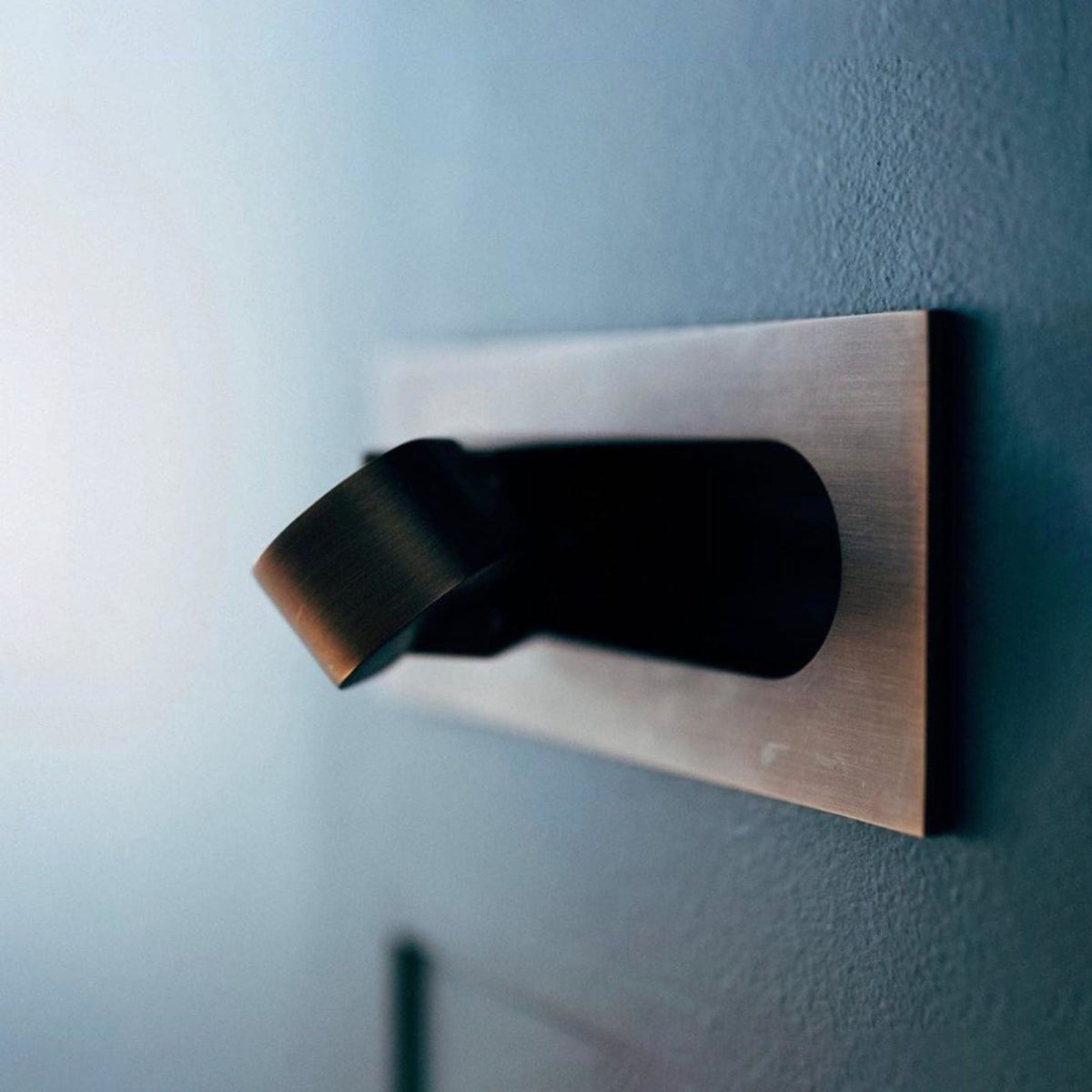 Modern Aluminum Wall Sconce for Bedroom and Living Room