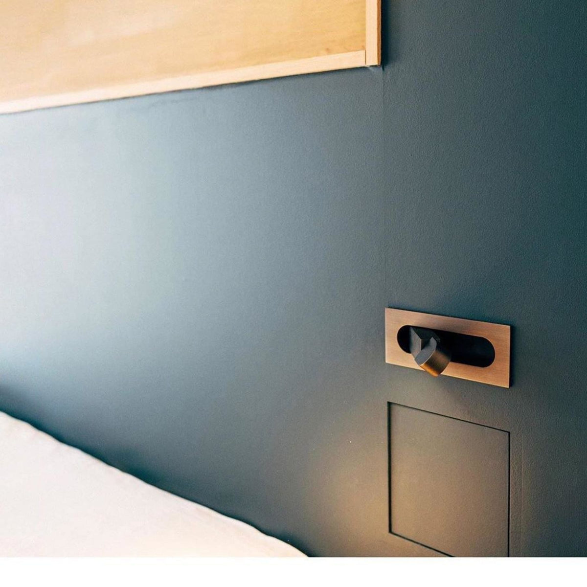 Modern Aluminum Wall Sconce for Bedroom and Living Room