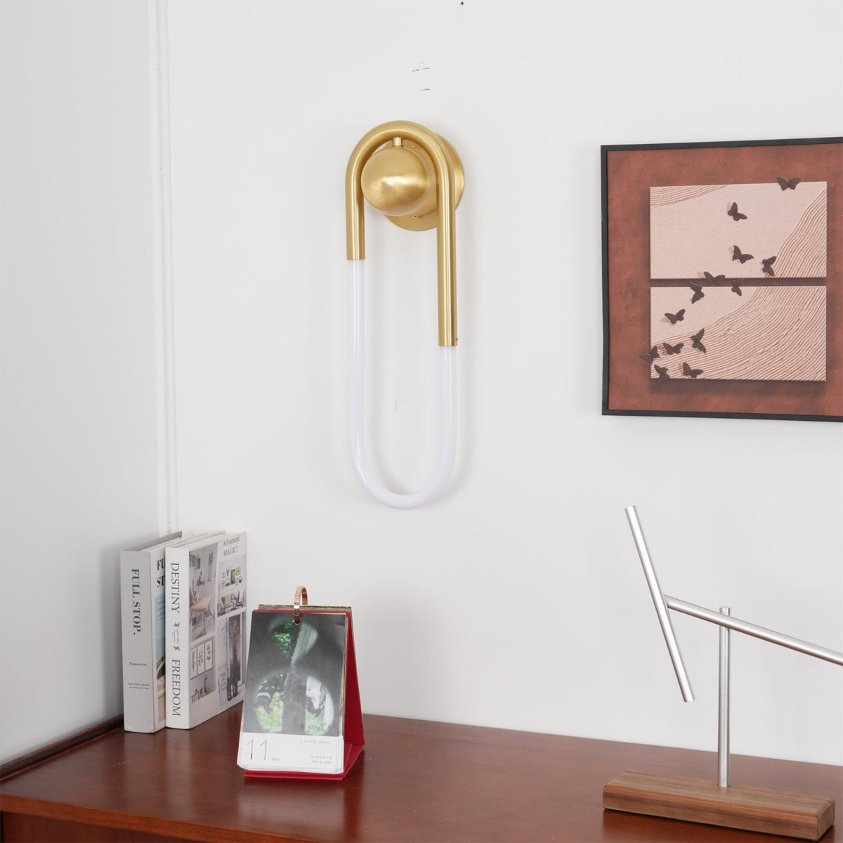 Minimalist Metal Wall Sconce for Living Room and Bedroom