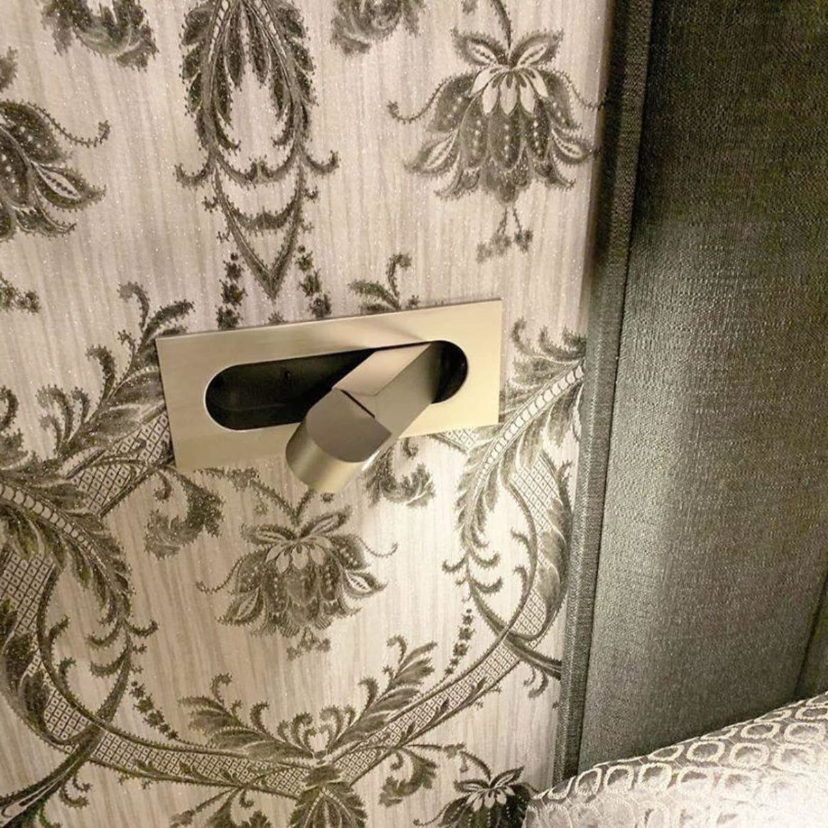Modern Aluminum Wall Sconce for Bedroom and Living Room
