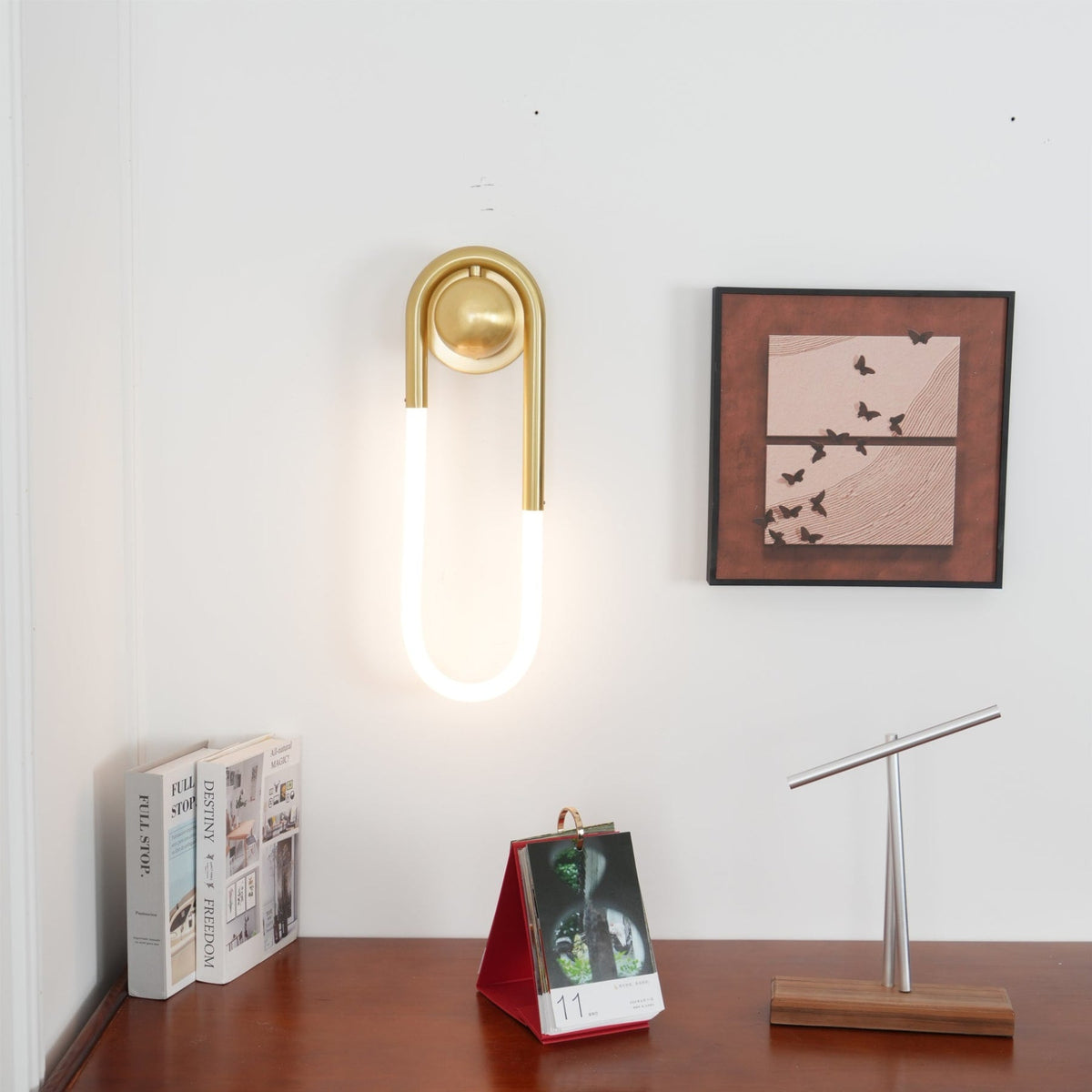 Minimalist Metal Wall Sconce for Living Room and Bedroom