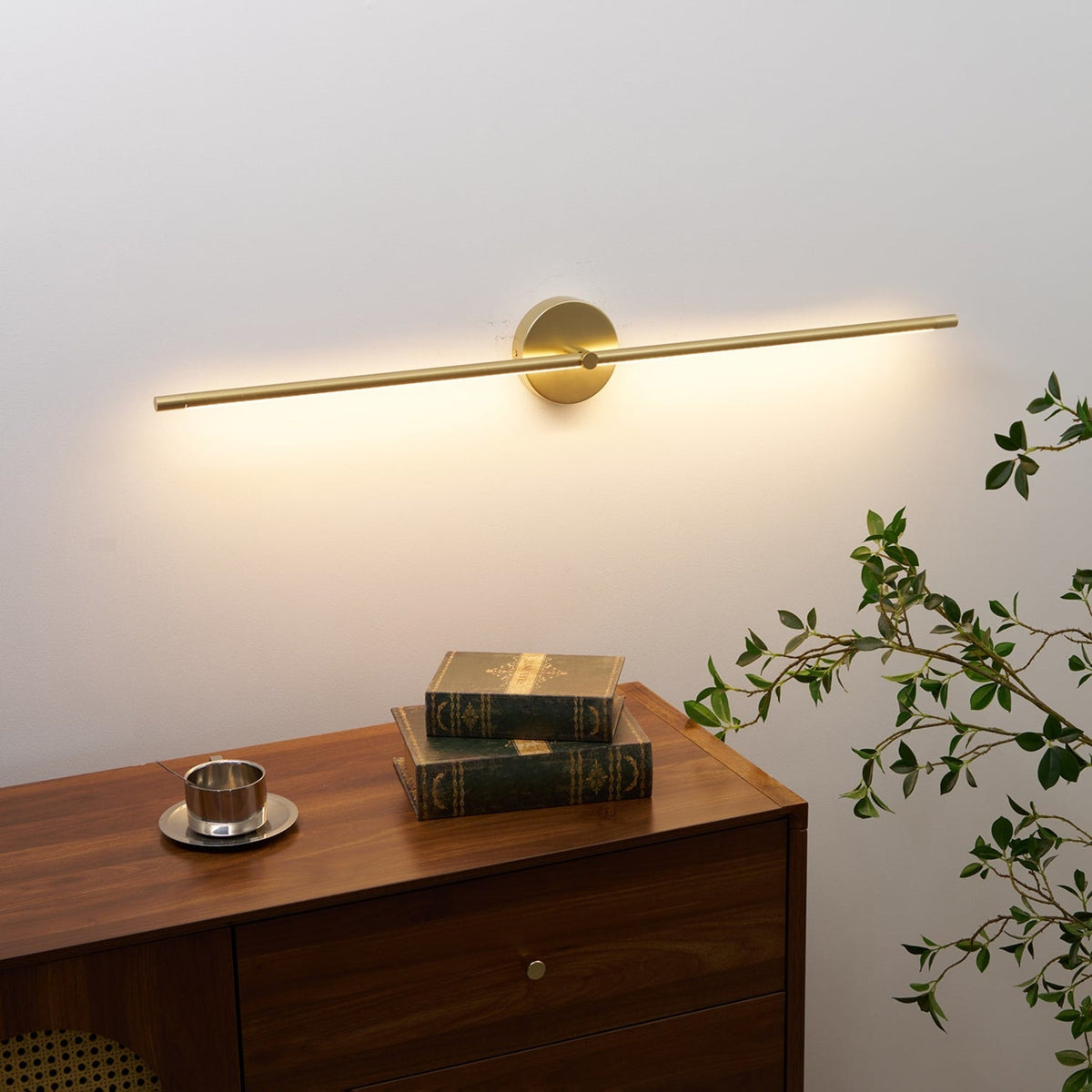 Minimalist Metal Linear Wall Sconce With Warm LED Glow